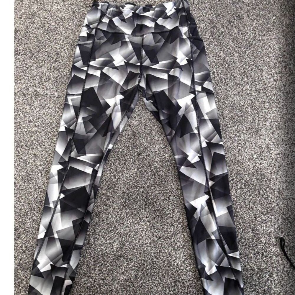 Avia grays geometric polygon pattern athletic leggings M